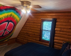 Entire House / Apartment Cozy Cabin In The Woods (Ravenna, USA)