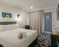 Khách sạn Parador Inn (Adelaide, Úc)