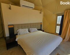 Khách sạn Bubble Sofia Camp (Wadi Rum, Jordan)