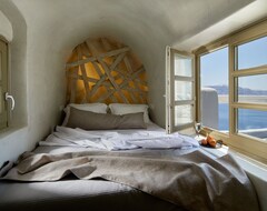 Hotel Rhenia's Suites (Oia, Greece)