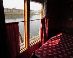 Khách sạn Lalarukh Houseboats (Srinagar, Ấn Độ)