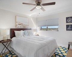 Cijela kuća/apartman 3 Bedroom Penthouse With Stunning Sunset Views Of Blackburn Bay! (Osprey, Sjedinjene Američke Države)
