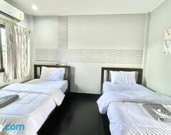 Hotelli J2 Inn (Uttaradit, Thaimaa)