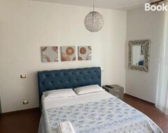 Koko talo/asunto Appartamento Zona Centro Savona (Savona, Italia)
