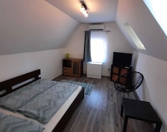 Toàn bộ căn nhà/căn hộ Holiday Apartment With Air Conditioning And Internet (Balatonboglár, Hungary)