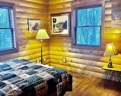 Toàn bộ căn nhà/căn hộ Timber Ridge... 5 Bed Log Cabin W/ Outdoor Hot Tub Jacuzzi (Harpers Ferry, Hoa Kỳ)