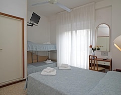 Hotelli Hotel Adria B&B - Colazione Fino Alle 12 (Misano Adriatico, Italia)