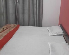 Khách sạn Spot On 89149 White House Hotel (Meerut, Ấn Độ)