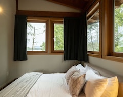 Tüm Ev/Apart Daire 3 Bedroom, Waterfront Home With Hot Tub (Tofino, Kanada)
