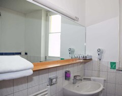 Double Room With Toilet And Shower / Bath - Hotel Classic (Freiburg, Njemačka)