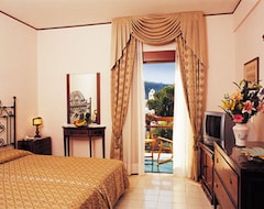 Hotel Grand Terme Di Augusto (Lacco Ameno, İtalya)