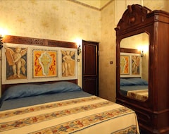 Hotel Antica Dimora Dell'Orso (Rome, Italy)