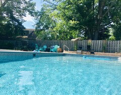 Toàn bộ căn nhà/căn hộ New - Just Renovated With New Oversized Private Pool In Downtown New Buffalo! (New Buffalo, Hoa Kỳ)