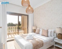 Koko talo/asunto Nasma Luxury Stays - Jaw-dropping 4br Villa With Calming Golf View (Ras Al-Khaimah, Arabiemiirikunnat)