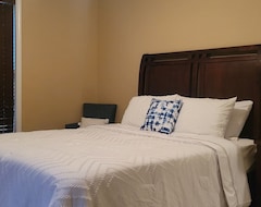 Entire House / Apartment Quiet,cozy, Home Away From Home! (Waterloo, USA)