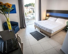 Khách sạn Hotel Oceanomare (Punta Marina Terme, Ý)