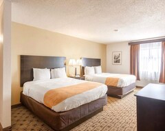 Otel Coratel Suites - Deluxe Suite 2 Queen Bed With Sofa Non Smoking (Wichita, ABD)