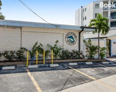 Hotel Dolphin Court #5 (Treasure Island, Sjedinjene Američke Države)