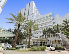 Fontainebleau Hotel Large Junior Suite (Miami, ABD)