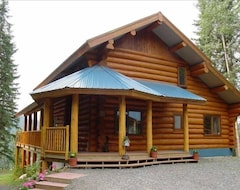Toàn bộ căn nhà/căn hộ Log Home Retreat On Beautiful Sulphurous Lakefront (Bridge Lake, Canada)