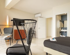 Hotel Central Gallery Rooms (Trapani, Italy)