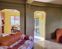 Cijela kuća/apartman Cozy 3 Bedroom House. Perfect For Couples, Families, Groups Etc. (Point Fortin, Trinidad i Tobago)