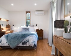 Khách sạn Rosey Knoll Cottage 4 Beds With Outdoor Fire (Daylesford, Úc)