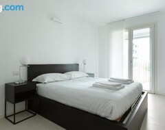 Casa/apartamento entero Porta Nuova Bright And Roomy Flat (Milán, Italia)