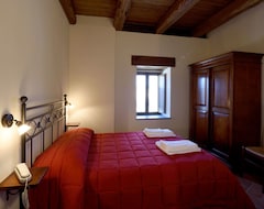 Hotel Borgotufi Albergo Diffuso (Castel del Giudice, Italija)