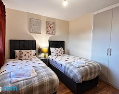 Tüm Ev/Apart Daire Cozy 2 Bedroom Apartment Close To Town Centre (Woking, Birleşik Krallık)
