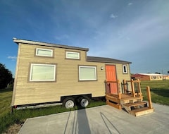 Entire House / Apartment Brent & Jean’s Tiny House (Rush Center, USA)