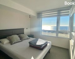 Entire House / Apartment Nuevo Y Amplio Dpto Con Vista Despejada Al Mar (Viña del Mar, Chile)