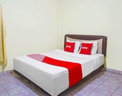 Hotelli Oyo 90943 Mochi 88 Homestay (Jombang, Indonesia)
