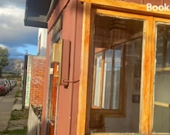 Hotel Isaac House (Puerto Natales, Chile)
