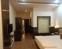 Entire House / Apartment Kesar Resort Midway (Neemrana, India)