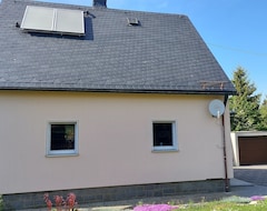 Toàn bộ căn nhà/căn hộ Cozy Holiday Home (115 Sqm) For Up To Four People With A Terrace (Sparneck, Đức)
