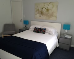 Hotel Cheston House - Clothing Optional All Male Guesthouse (Fort Lauderdale, USA)