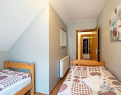 Toàn bộ căn nhà/căn hộ 3 Bedroom Accommodation In Brestovac (Brestovac, Croatia)