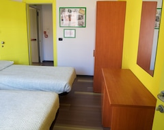 Hotel Morfeo - Young People Hotels (Rimini, Italy)