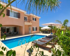 Casa/apartamento entero Hot Tub, Private Heated Pool, V.close To Beach, Walking To Coral Bay Strip (Peyia, Chipre)