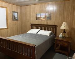Koko talo/asunto Cozy Country Cabin (Greenfield, Amerikan Yhdysvallat)