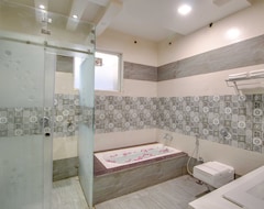 Hotel Maulik Mansion Resort (Ramnagar, Indija)