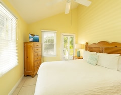 Tüm Ev/Apart Daire Sea Vista: Oceanfront Home, Pet Friendly, Fenced Yard, Private Pool & Parking (Key West, ABD)