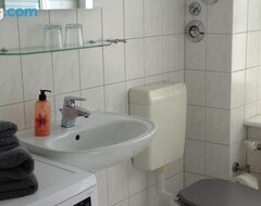Koko talo/asunto Apartment 3, Bathroom, Toilet - Apartments Am Schlossparkcenter (Schwerin, Saksa)
