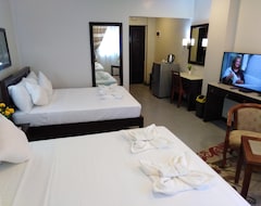 Venezia Suites Hotel Iloilo (Iloilo City, Filipinler)