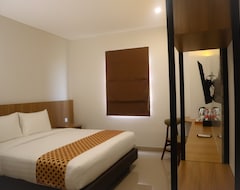 Khách sạn Front One Hotel Gombong (Kebumen, Indonesia)