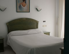 Hotel Hostal Manolo (Garrucha, Spain)