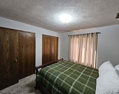 Entire House / Apartment Centennial Getaway In Mccook, Nebraska (McCook, USA)