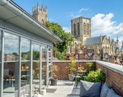 Entire House / Apartment The Finest 2 Bed Apartment In York! (York, United Kingdom)