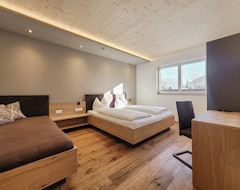 Toàn bộ căn nhà/căn hộ 60 m² modern apartment with a balcony, free swimming lake, 100 m to the ski resort (Bichlbach, Áo)